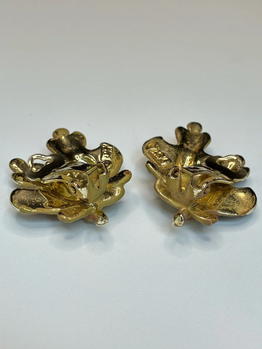 N/A elegant gold